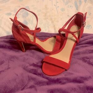 Super cute red Gianni Bini heels!